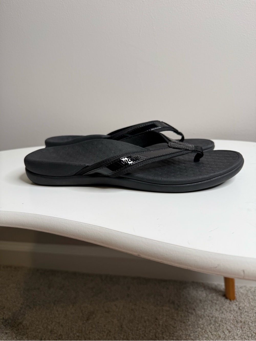 Vionic Black Textured Strap Flip Flops - Picture 4 of 6